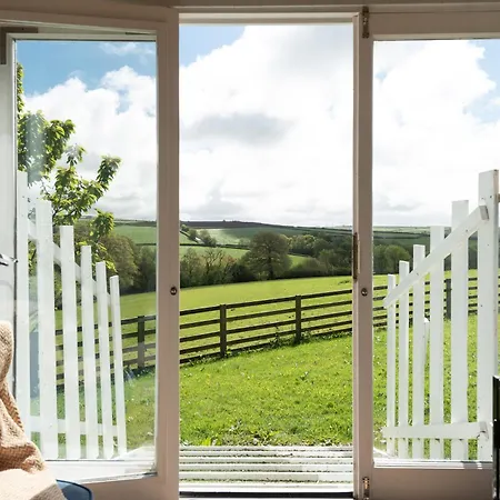 Luxury tent Safari Cornwall